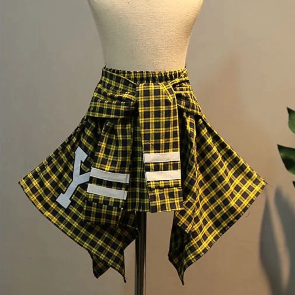 Girls yellow plaid tie waist skirt size 6yrs